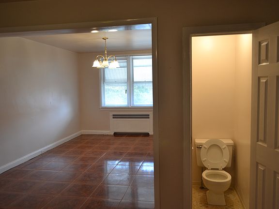 Livingroom Bathroom