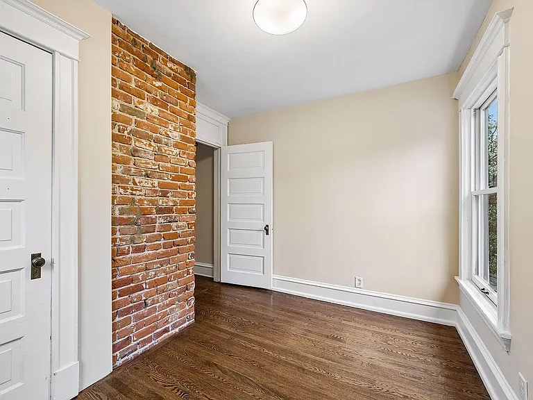 105 Milton St S #1B — Photo 18