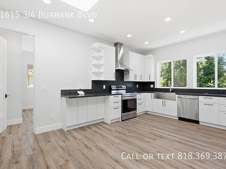 11615 3/4 Burbank Blvd — Photo 5