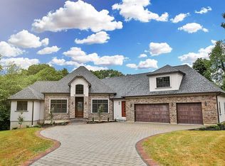 101 Huyler Dr, Hyde Park, NY 12538