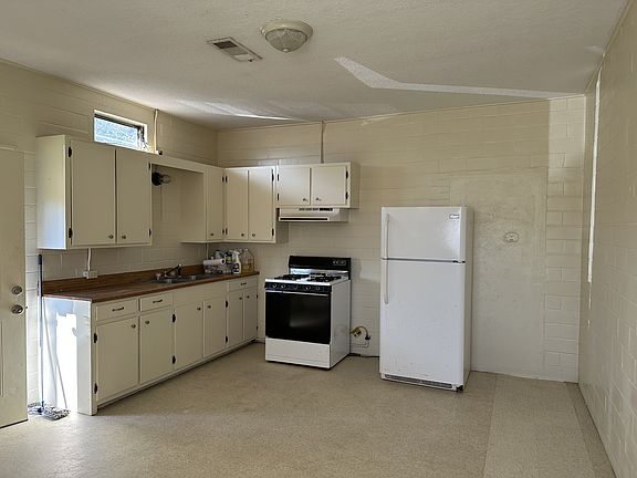 2nd image of 578 E Avenue L #2