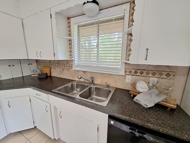 821 Princeton Rd — Photo 5