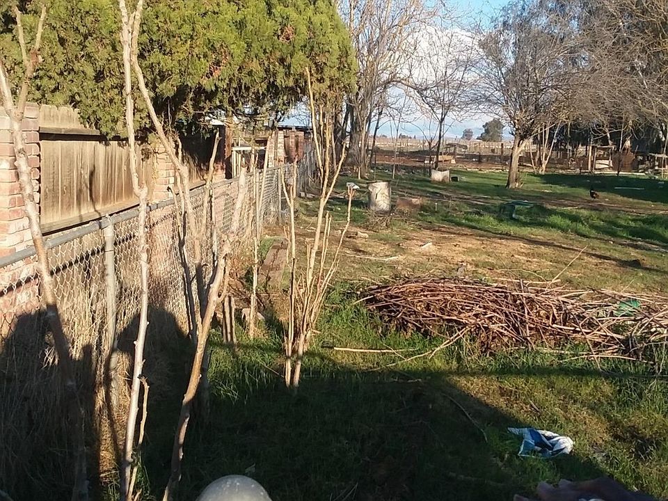 2nd image of 2360 N Park Dr