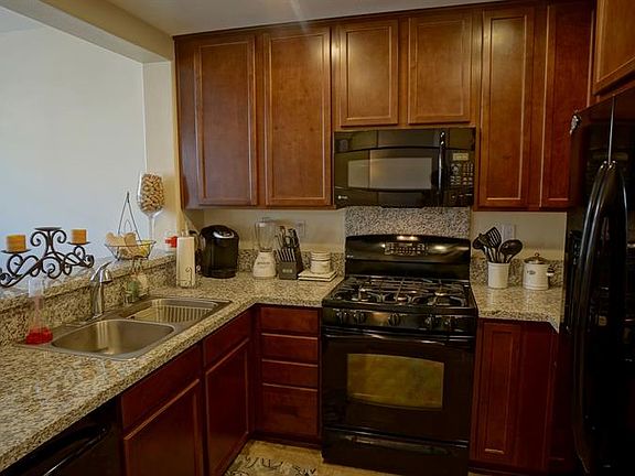 4th image of 24470 Marzal St