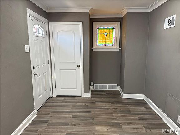 3rd image of 6832 Julian Ave
