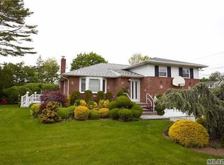 1320 Odell St, Wantagh, NY 11793