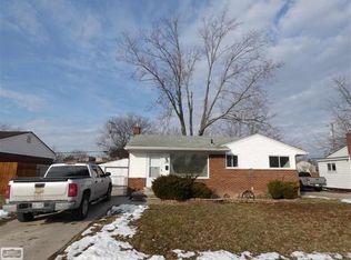 18401 Woodbine St, Fraser, MI 48026