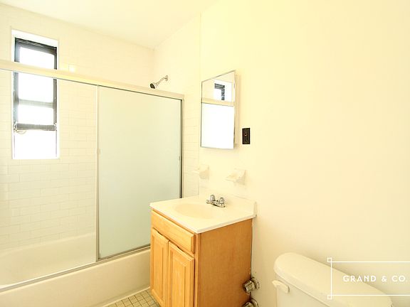 4th image of 534 Graham Ave APT 13