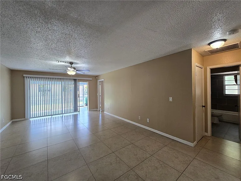 702 SE 47th St #2 — Photo 11