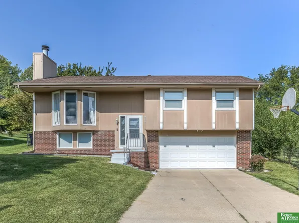 910 Thurston Ave, Bellevue, NE 68123