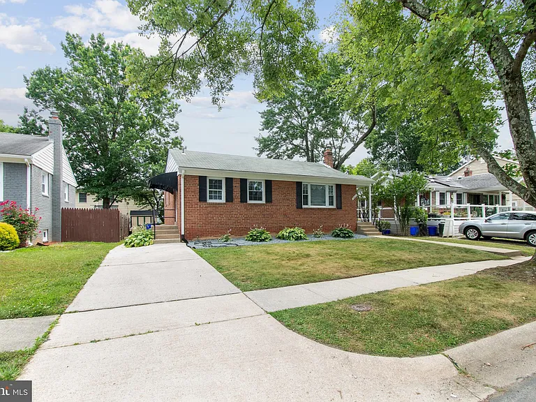 9923 Mayfield Dr — Photo 2