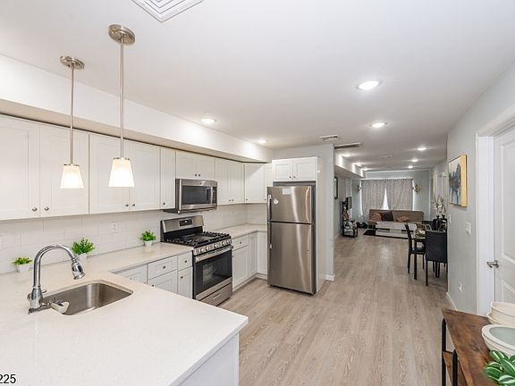 2nd image of 59 Mercer St