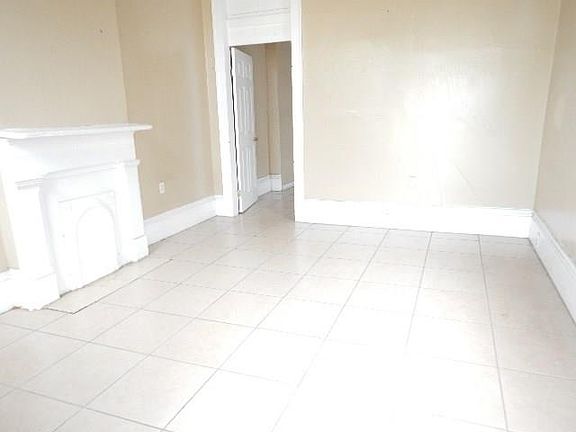 2nd image of 2818 Josephine St