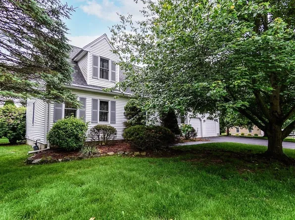 18 Temple St, Medway, MA 02053