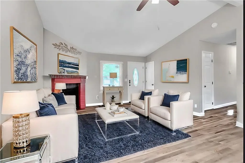 3 bed, 1.5 bath, 1205 sqft, $1,900 — Photo 2
