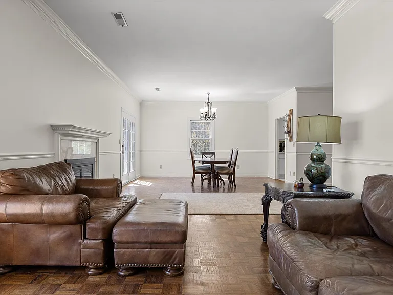 565 Winterview Ln — Photo 12