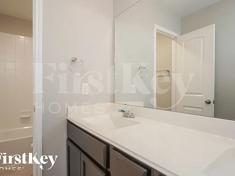 29018 Innes Park Pl — Photo 15