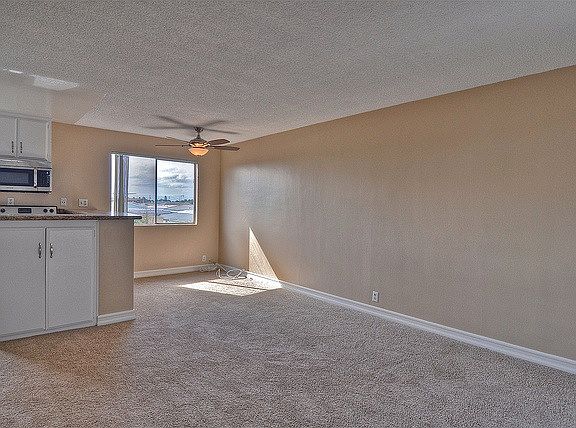 4th image of 931 W 19th St APT 32