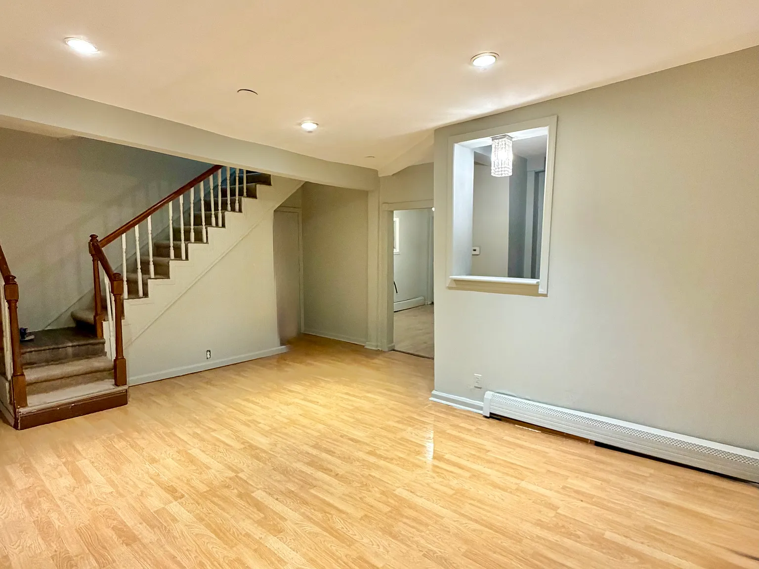 3 bed, 1200 sqft, $2,500 — Photo 2