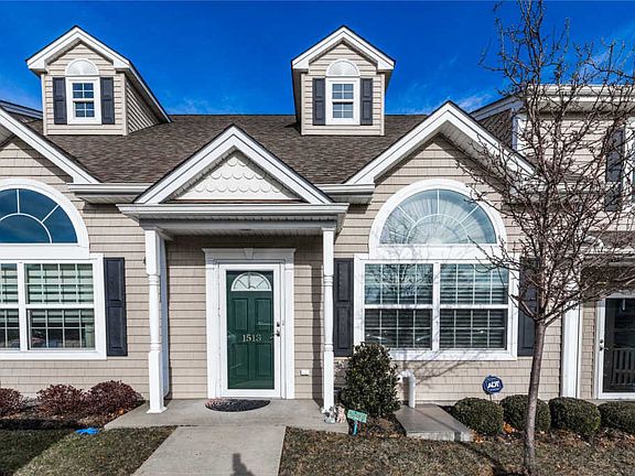 2nd image of 1513 Willow Ln