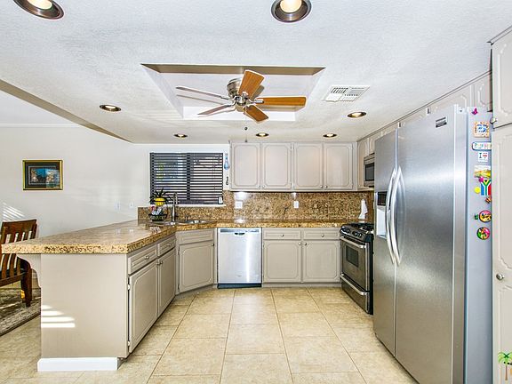 5th image of 9551 Warwick Dr