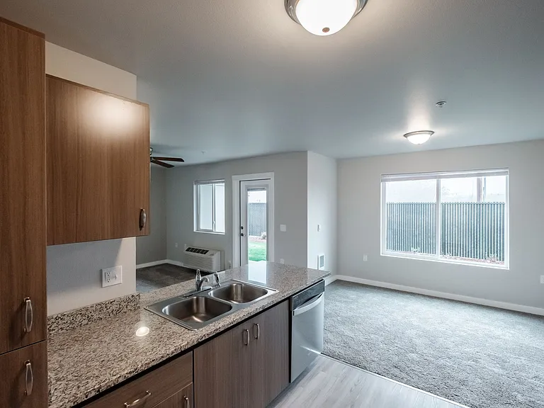 Evergreen Valley Apartments — Photo 9