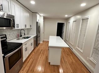 6 Snowbird Ln, Levittown, NY 11756