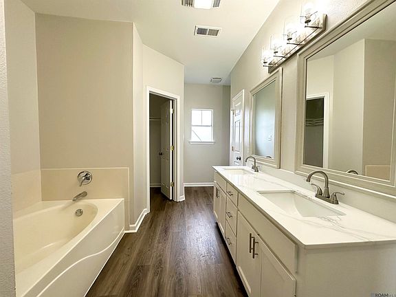 4th image of 23875 Rosemont Dr