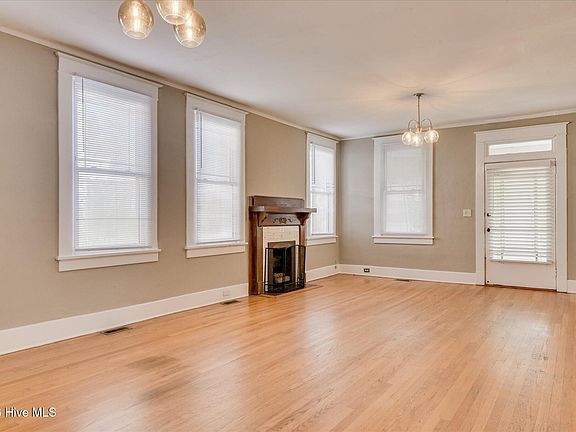 4th image of 933 Russell Street