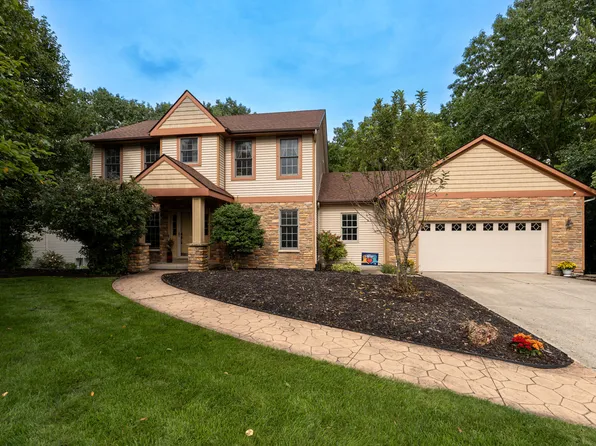 1621 Falcon Crest Dr NE, Grand Rapids, MI 49525