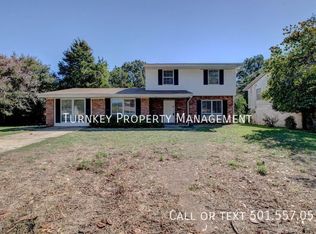 7 Fairbrook Dr, Little Rock, AR 72205
