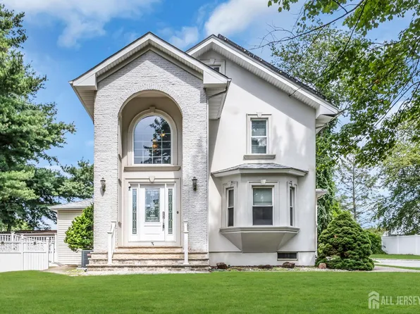 3 Lexington Dr, Piscataway, NJ 08854