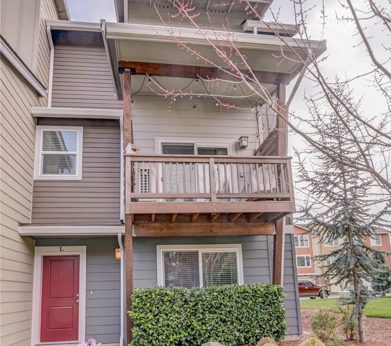 3 bed, 2.5 bath, 1819 sqft, $2,900 — Photo 2