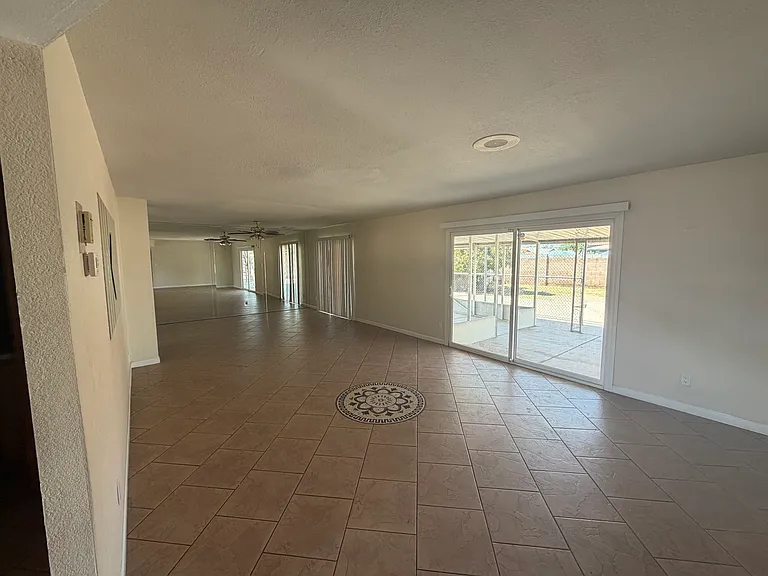 6752 W Colter St — Photo 3