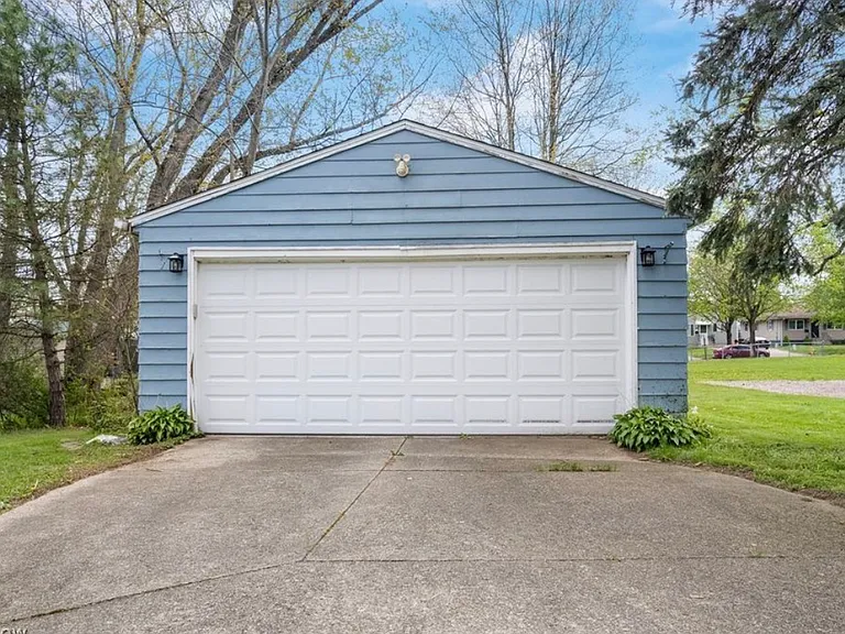 1037 Hardesty Blvd — Photo 4