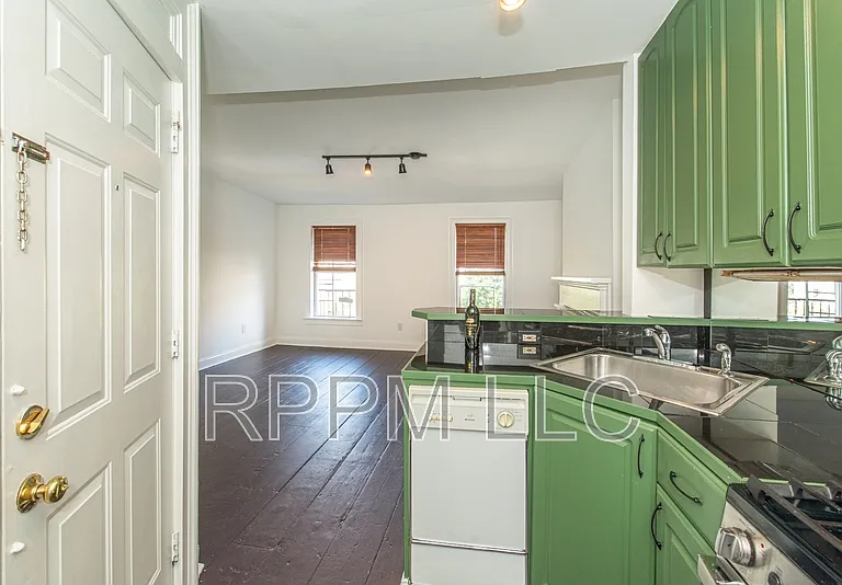 146 Sussex St #3 — Photo 11