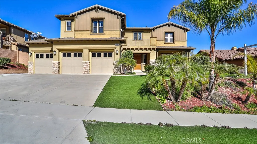 5 bed, 4.5 bath, 4767 sqft, $5,595 — Photo 1