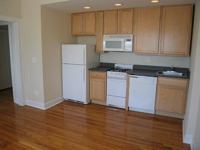 2nd image of 1217 W Diversey Pkwy APT 108