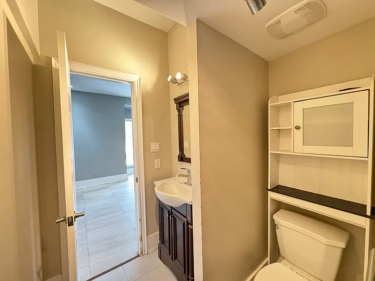 974 King St E #2 — Photo 6
