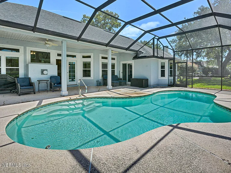 952 Blackberry Ln — Photo 6
