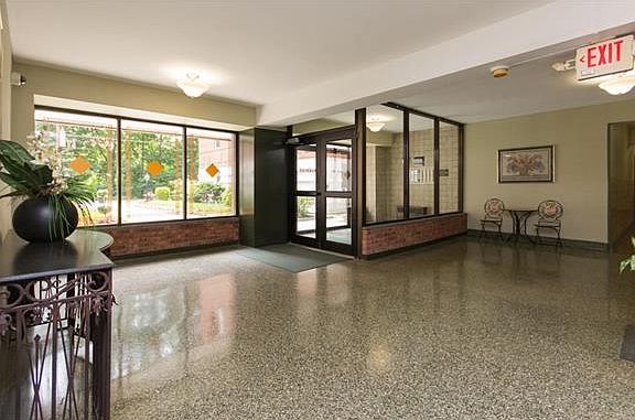 5th image of 245 Parkview Ave APT 1D