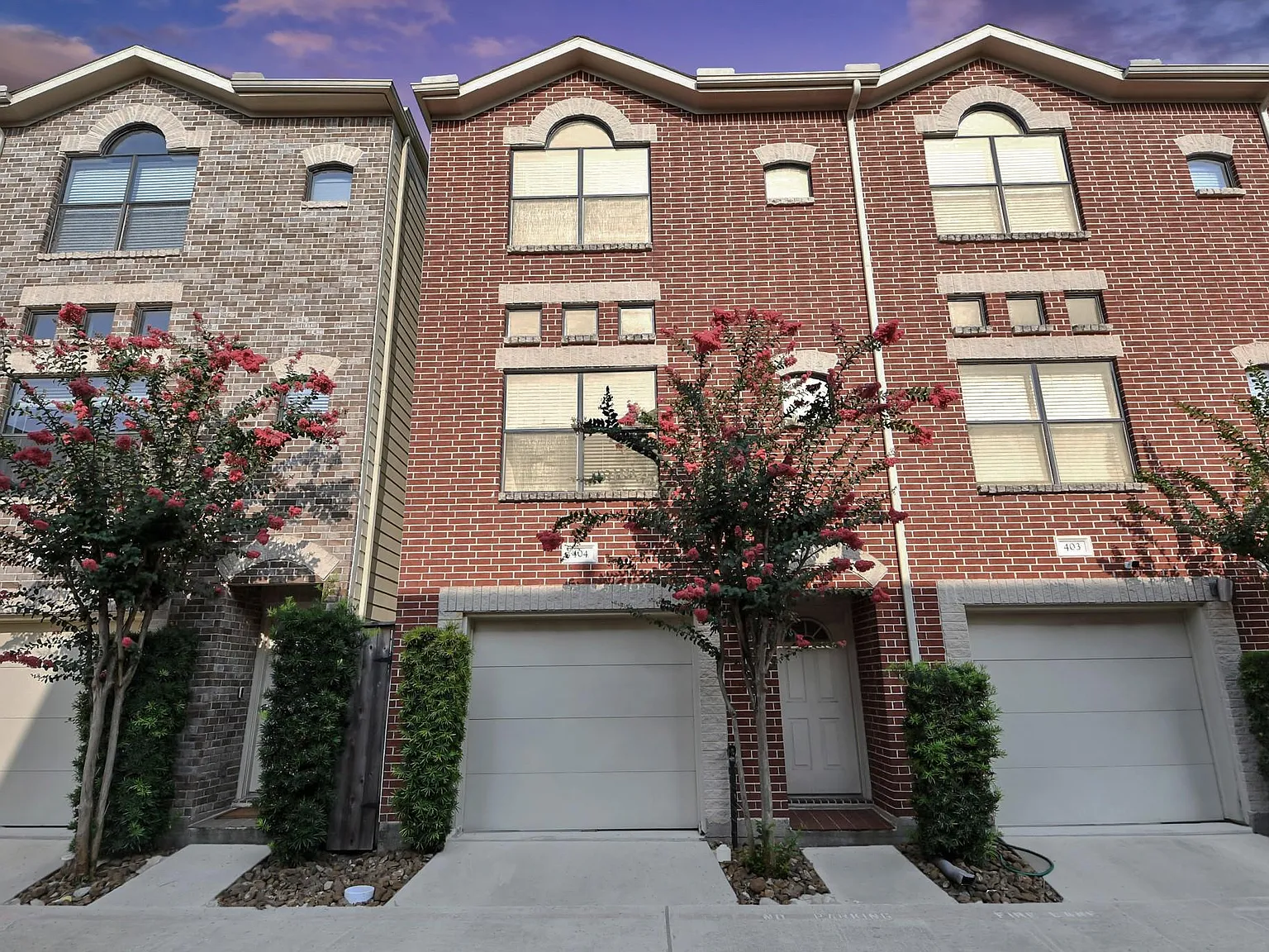 2 bed, 2.0 bath, 1492 sqft, $1,900 — Photo 2
