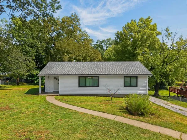 127 Woods Ave, Excelsior Springs, MO 64024