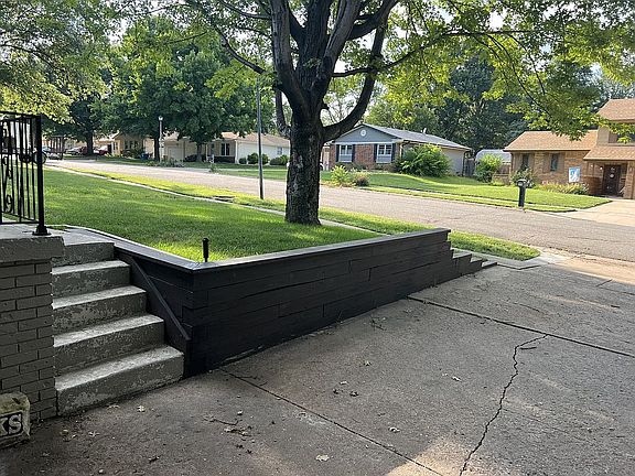Retaining wall