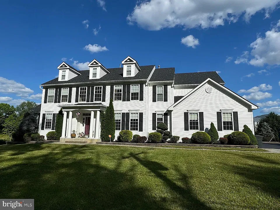245 South Ln