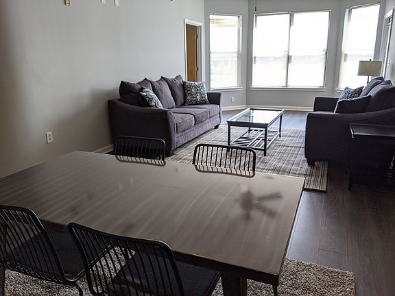4th image of 898 Oak St SW Unit 1408