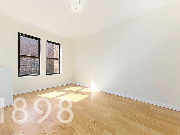 4th image of 2908 31st Ave APT E14