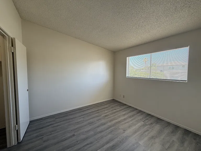820 E Maryland Ave #13 — Photo 8