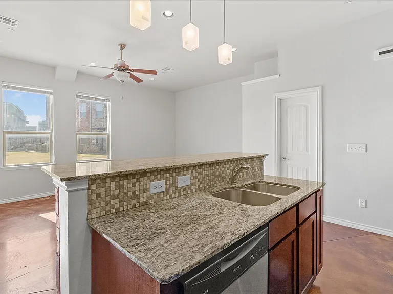 475 S Fretz Ave — Photo 9
