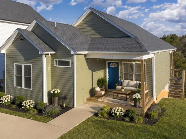 71 Triple Crown Dr, Lexington, VA 24450